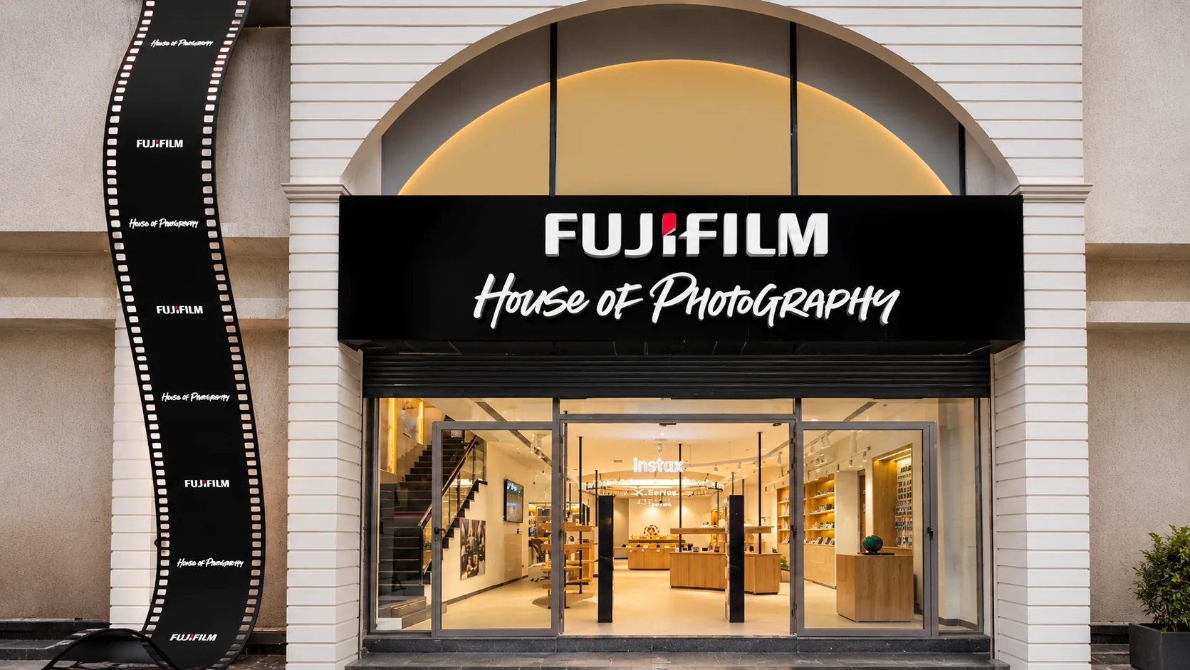Fujifilm retail experience centre interior by Greystone Infra, Mumbai